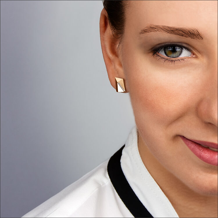 Cyllena | Ohrringe, Ohrstecker - 750/- Roségold, Diamanten-Brillanten - an einem Model | ear-studs, earrings - 18kt rose gold, diamonds - worn by a model | SYNO-Schmuck.com