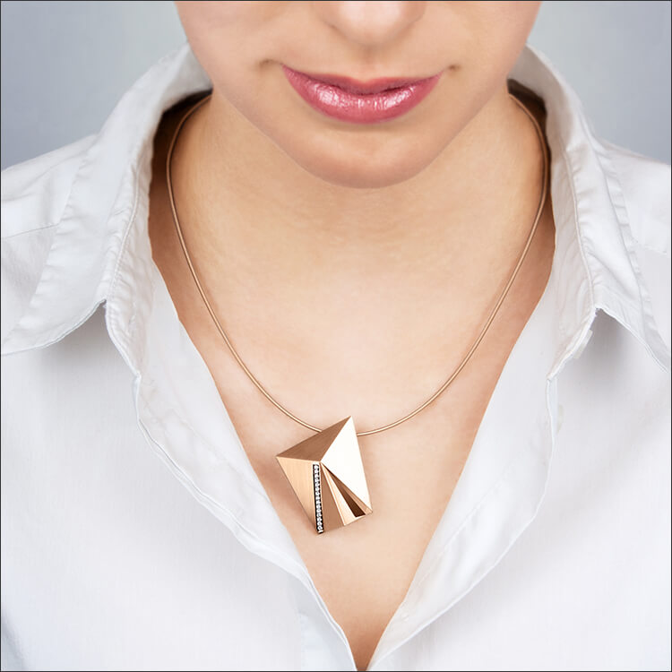 Cyllena | Collier, Kette, Kettenanhänger - 750/- Roségold, Diamanten-Brillanten - an einem Model | necklace, pendant - 18kt rose gold, diamonds - worn by a model | SYNO-Schmuck.com