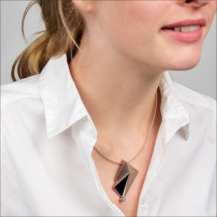 Cyllene | Collier, Kette, Kettenanhänger - 750 Roségold, Diamant-Brillant, am Model | necklace, pendant - 18kt rose gold, diamond | SYNO-Schmuck.com