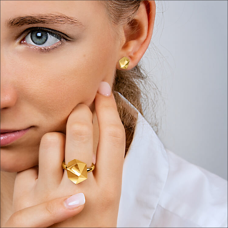 Tectone | Ring - 750 Gelbgold am Model | ring - 18kt yellow gold | SYNO-Schmuck.com